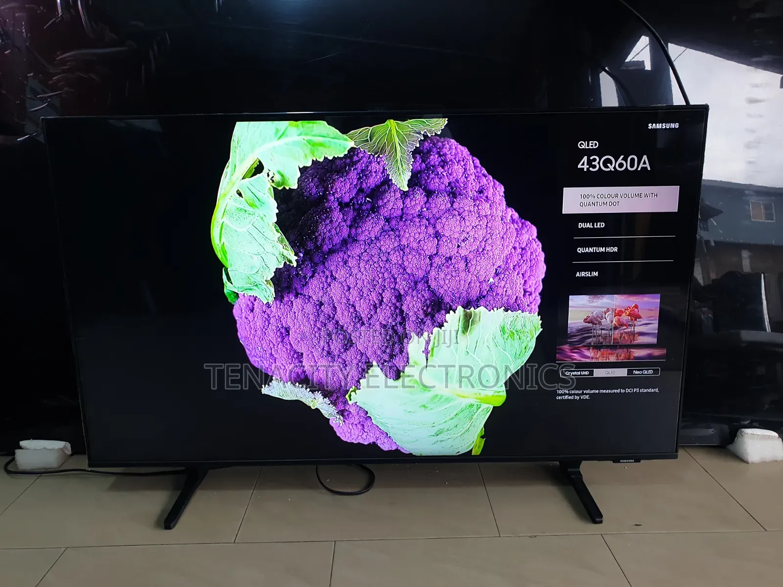 Qled 43"Samsung Uhd HDR Smart Satellite Tv