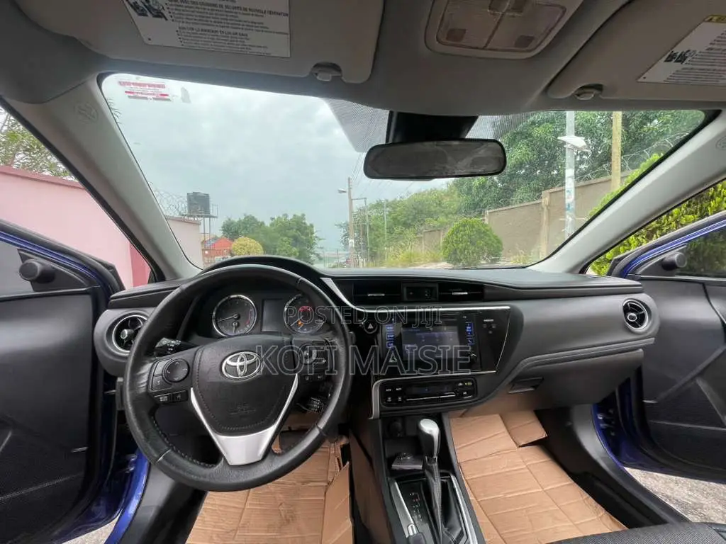 Toyota Corolla SE 4dr Sedan (1.8L 4cyl CVT) 2017 Blue