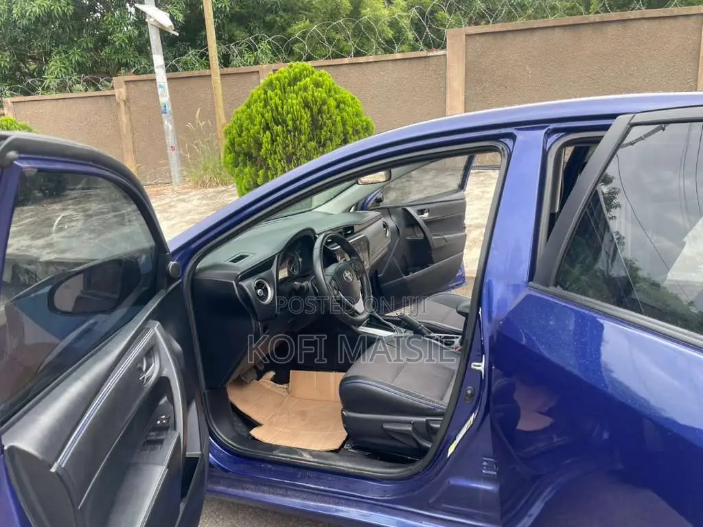 Toyota Corolla SE 4dr Sedan (1.8L 4cyl CVT) 2017 Blue