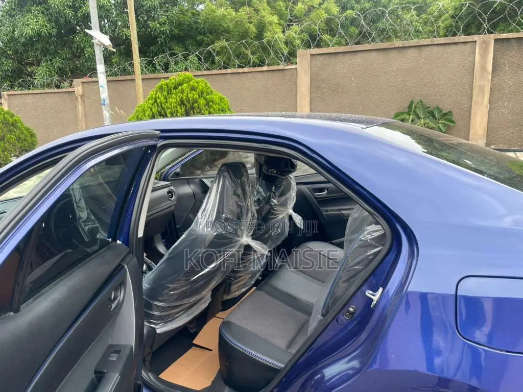 Toyota Corolla SE 4dr Sedan (1.8L 4cyl CVT) 2017 Blue