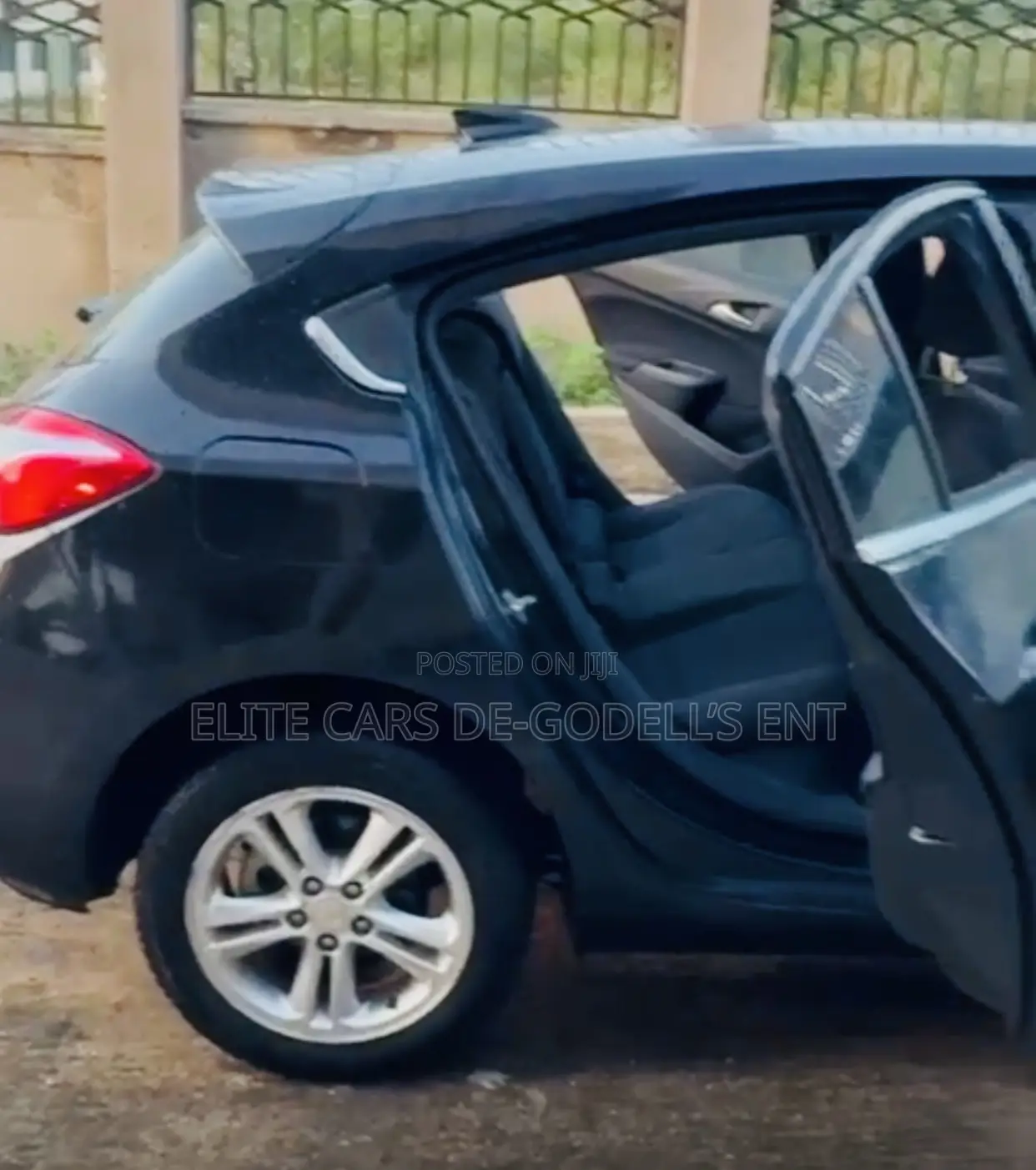 Chevrolet Cruze LT Auto Hatchback 2017 Black