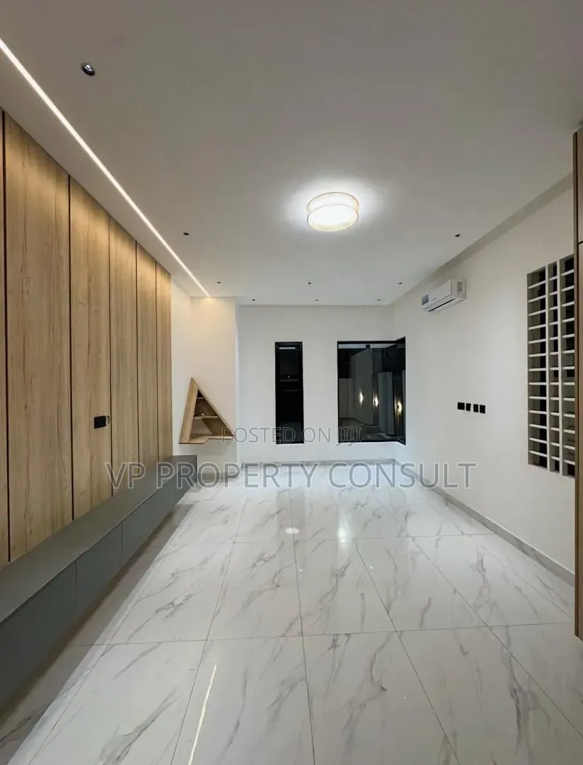 3bdrm House in Lake Side Estate for sale