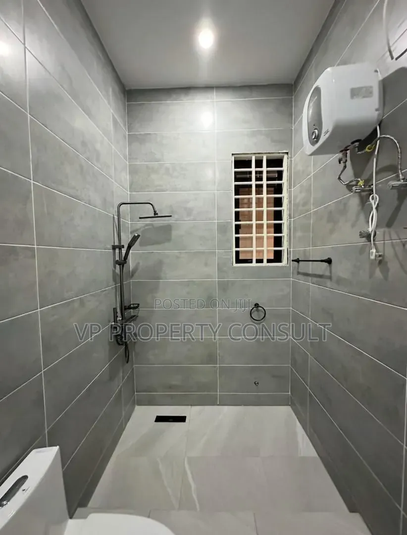 3bdrm House in Lake Side Estate for sale