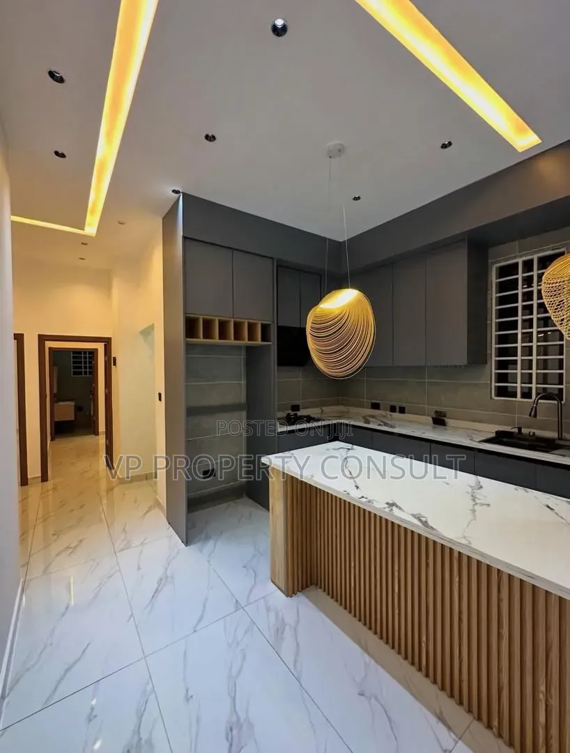 3bdrm House in Lake Side Estate for sale