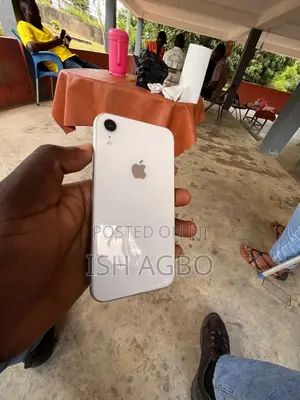 Apple iPhone XR 64 GB White