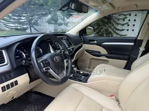 Toyota Highlander Limited 4x2 V6 (3.5L 6cyl 8A) 2017 Brown