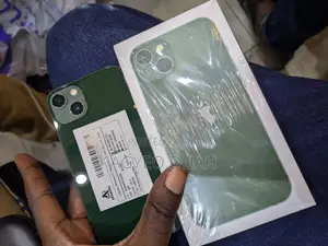 New Apple iPhone 13 256 GB Green