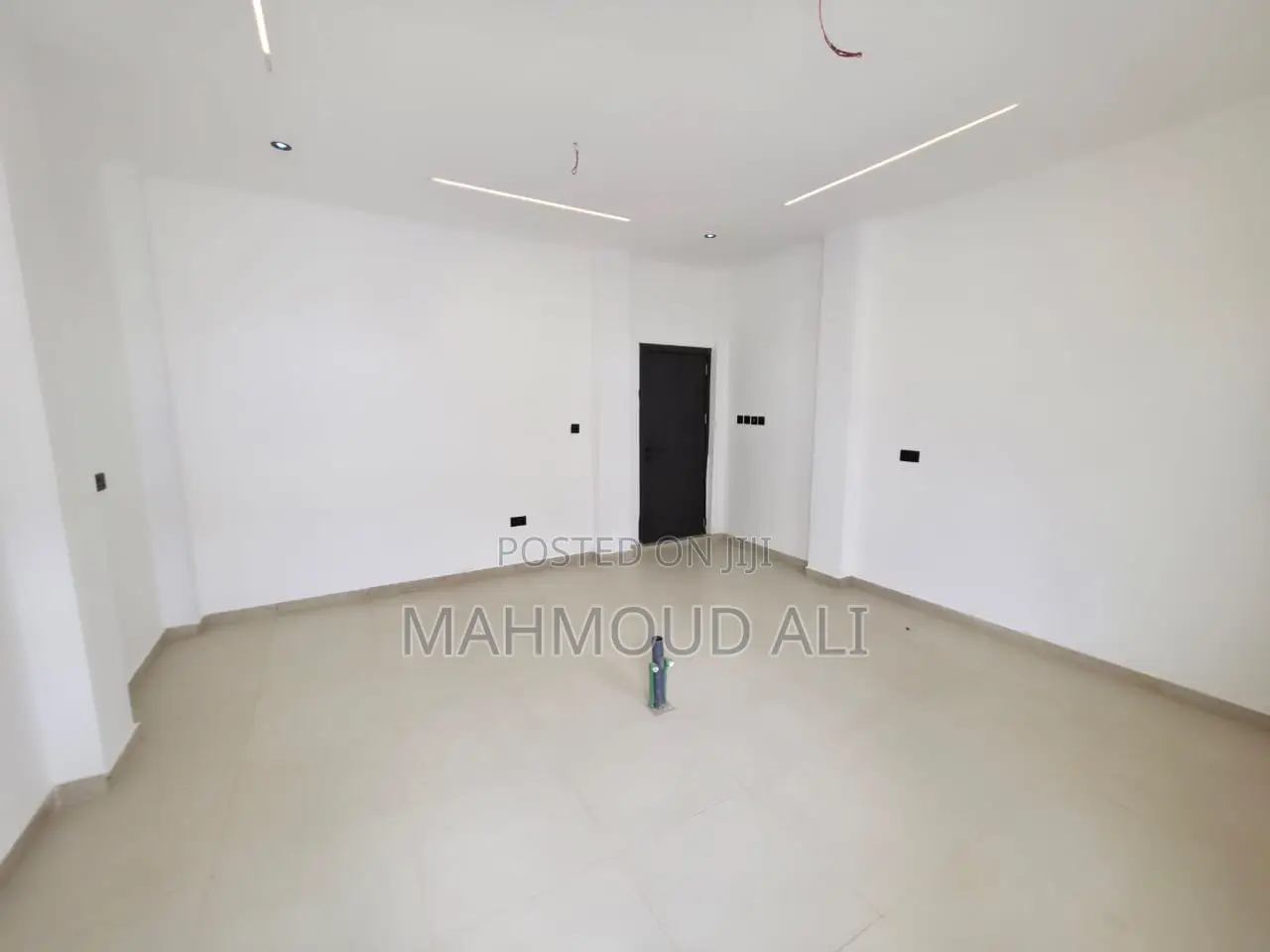 5bdrm House in Lake Side Estate for sale