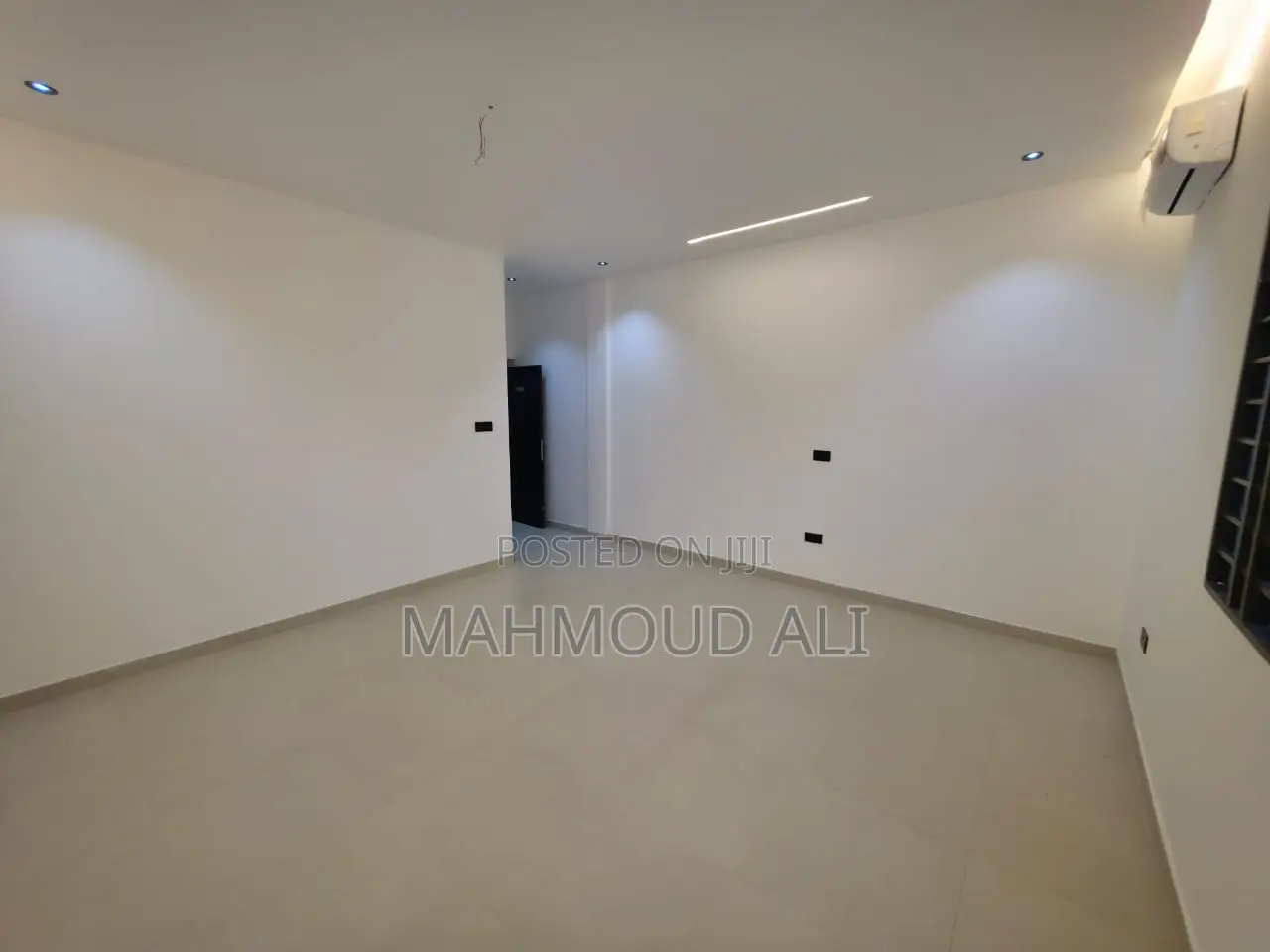 5bdrm House in Lake Side Estate for sale