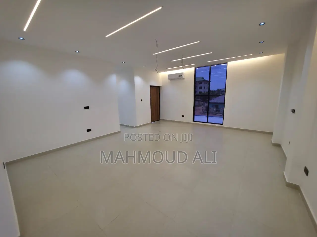5bdrm House in Lake Side Estate for sale
