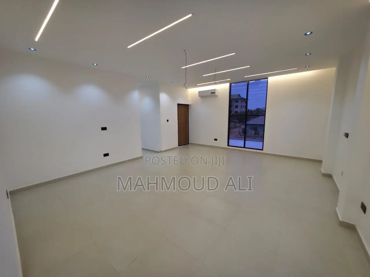 5bdrm House in Lake Side Estate for sale