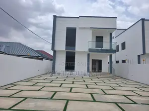 5bdrm House in Lake Side Estate for sale