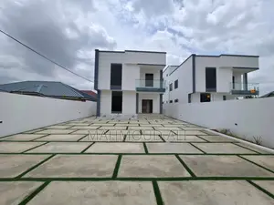 5bdrm House in Lake Side Estate for sale