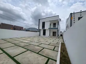 5bdrm House in Lake Side Estate for sale