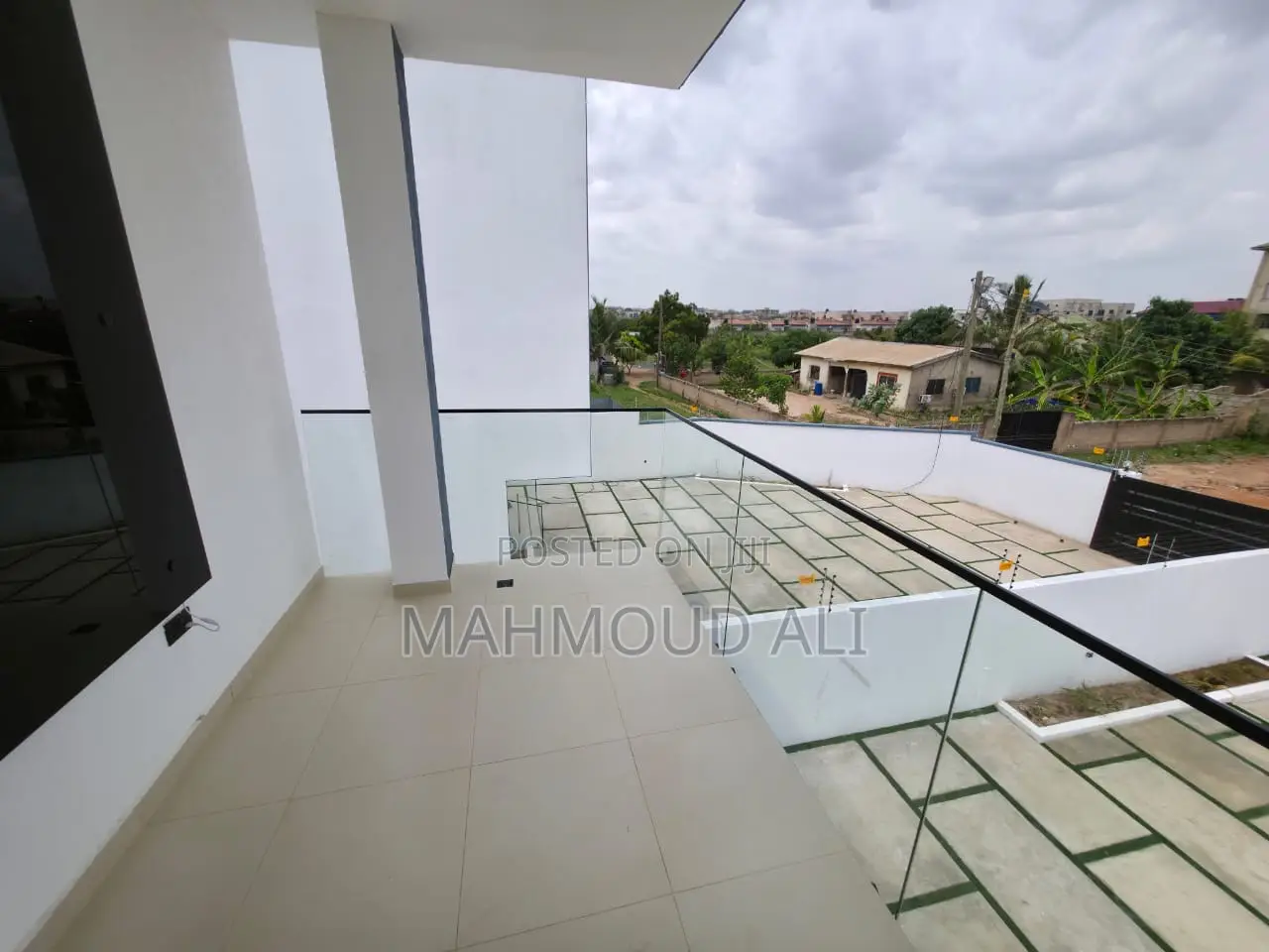5bdrm House in Lake Side Estate for sale