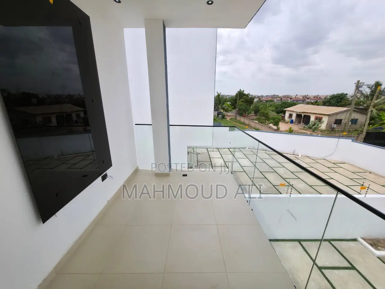 5bdrm House in Lake Side Estate for sale