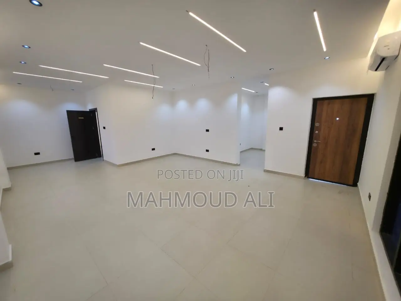 5bdrm House in Lake Side Estate for sale
