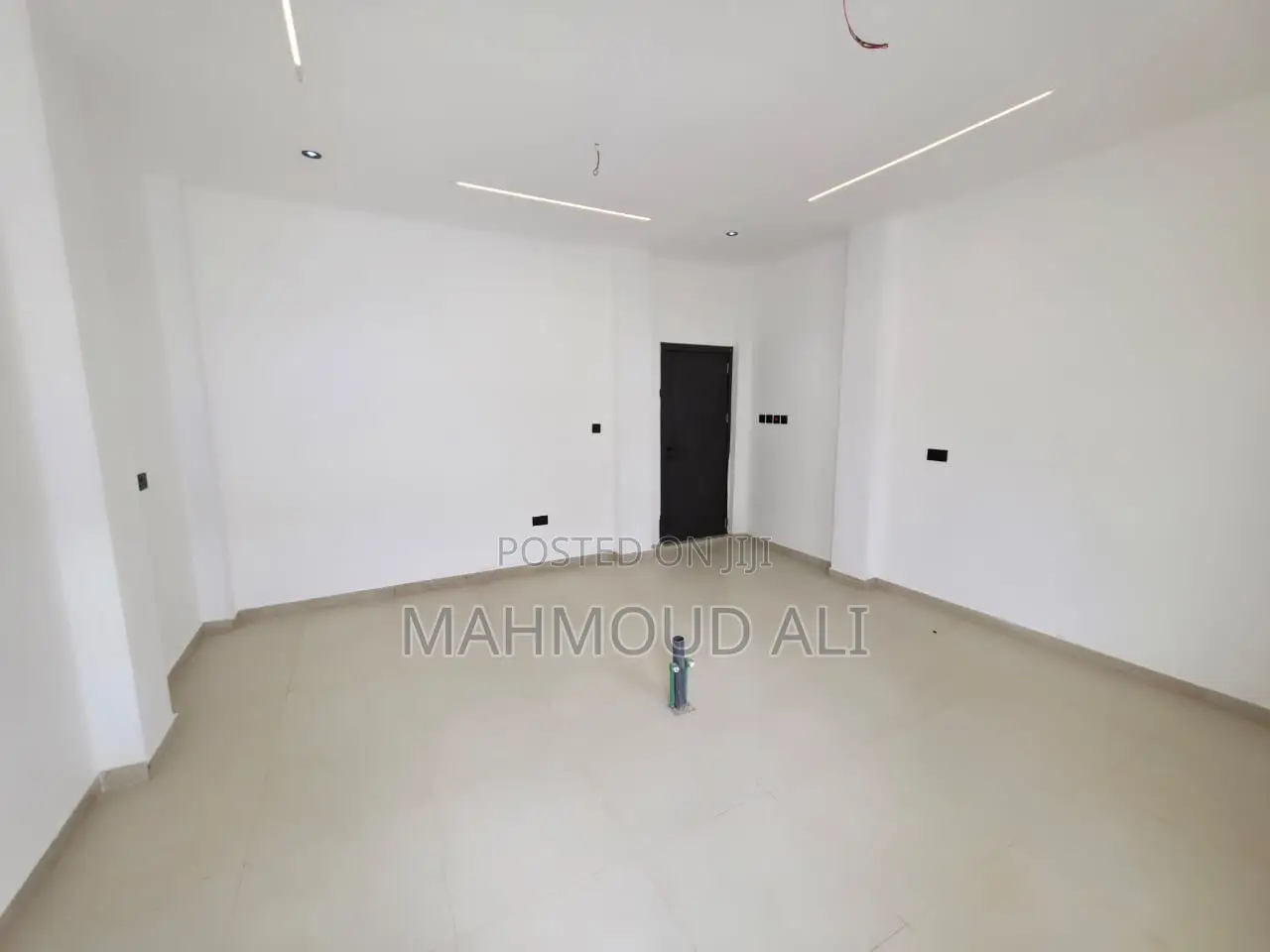 5bdrm House in Lake Side Estate for sale