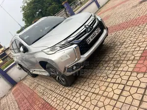 Mitsubishi Montero Sport 2021 Silver