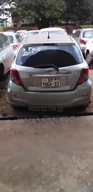 Toyota Vitz 2012 Silver