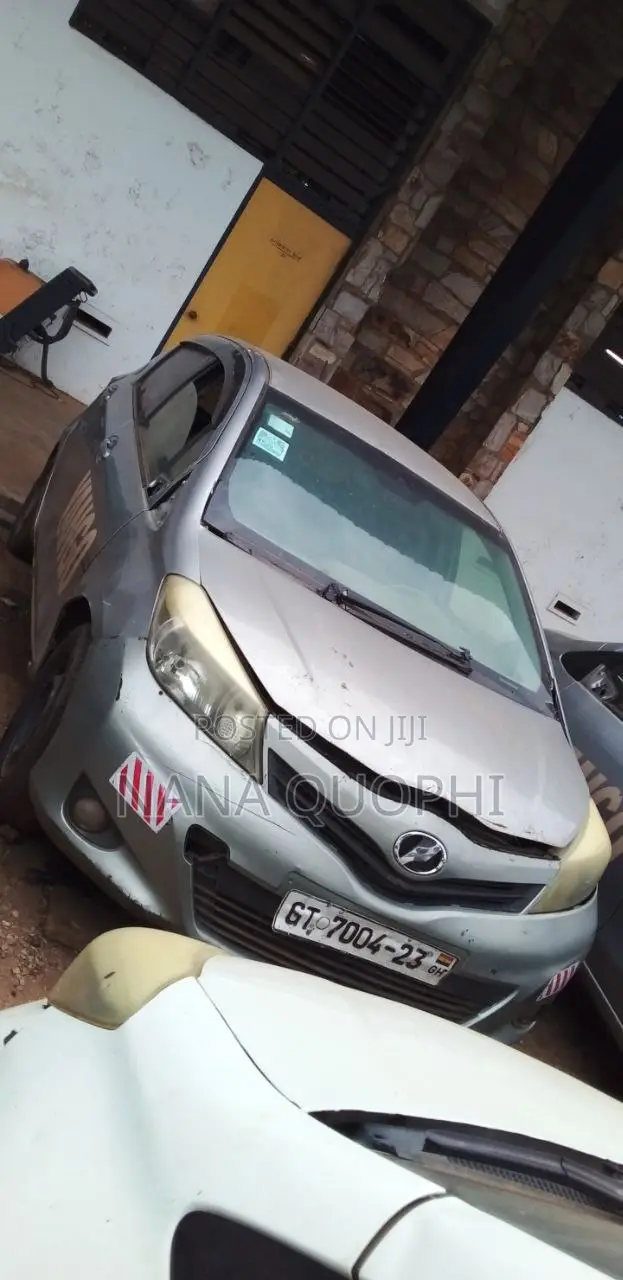 Toyota Vitz 2012 Silver