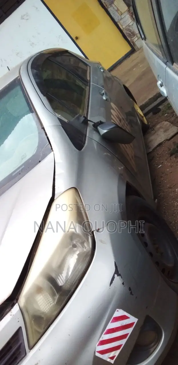Toyota Vitz 2012 Silver