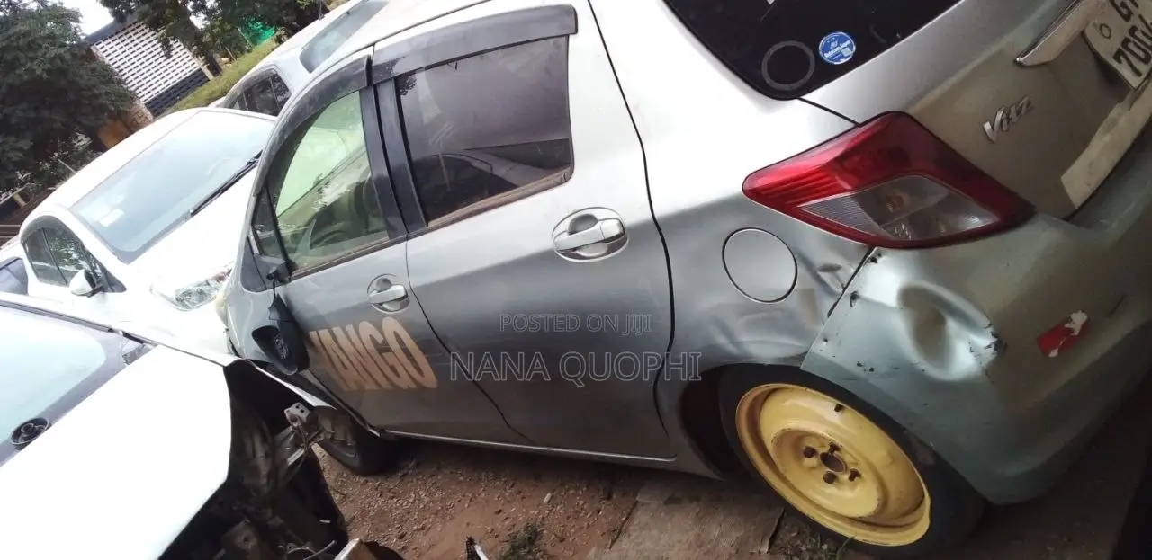 Toyota Vitz 2012 Silver