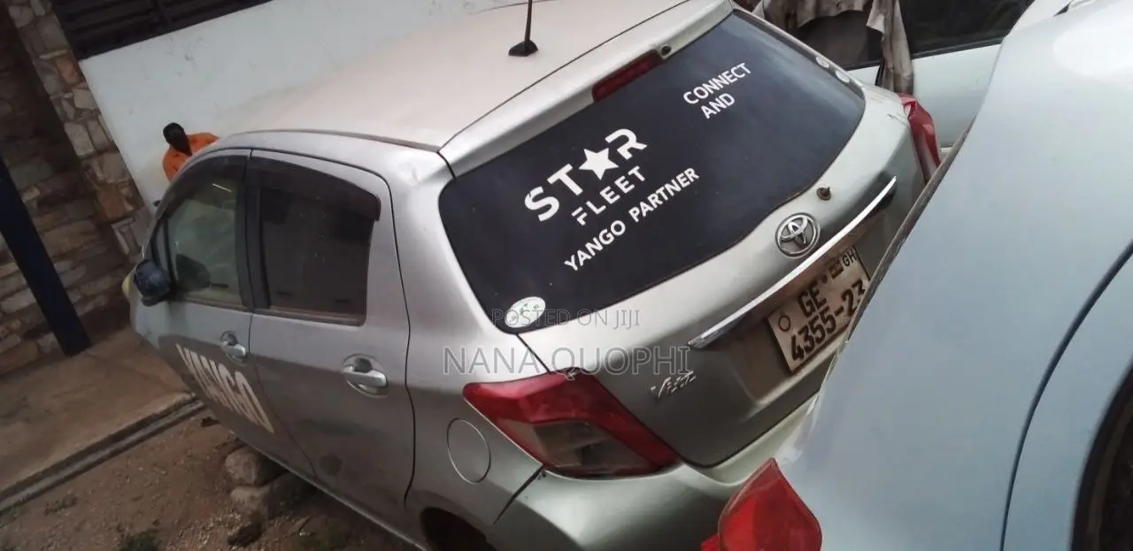 Toyota Vitz 2012 Silver