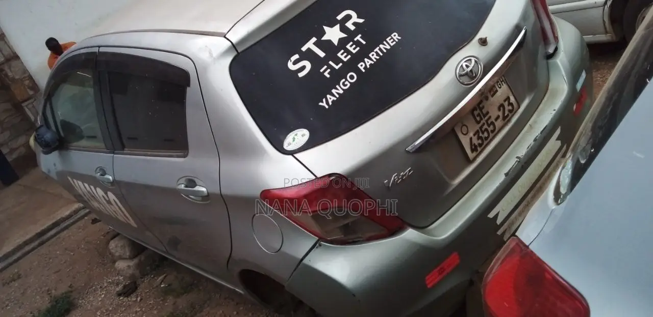 Toyota Vitz 2012 Silver