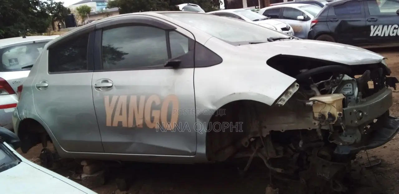 Toyota Vitz 2012 Silver