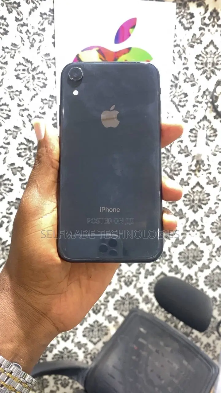 Apple XR 64 GB Black