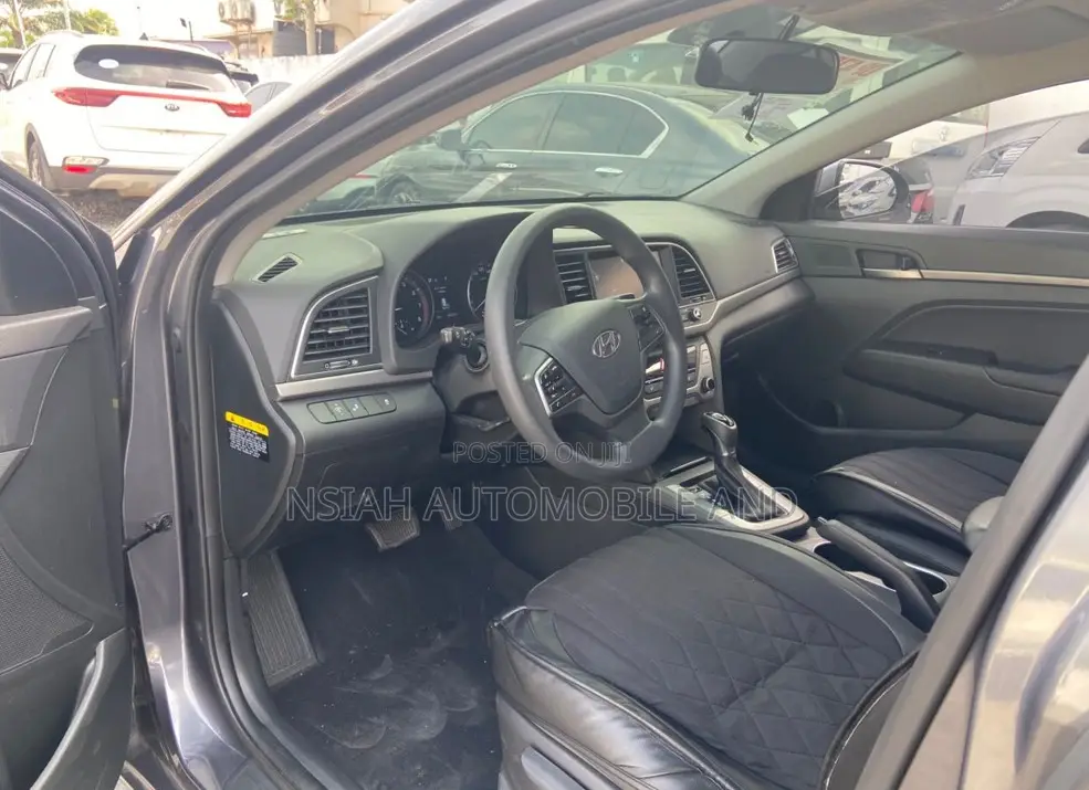 Hyundai Avante 2018 Gray