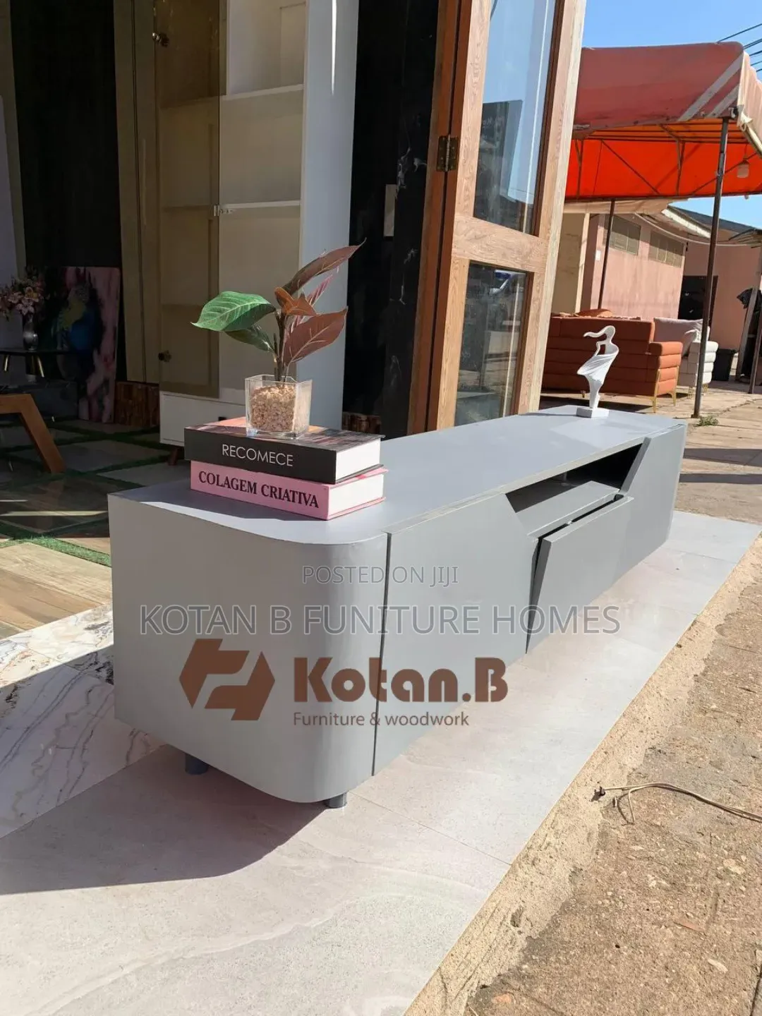 Elegant Modern Tv Stand
