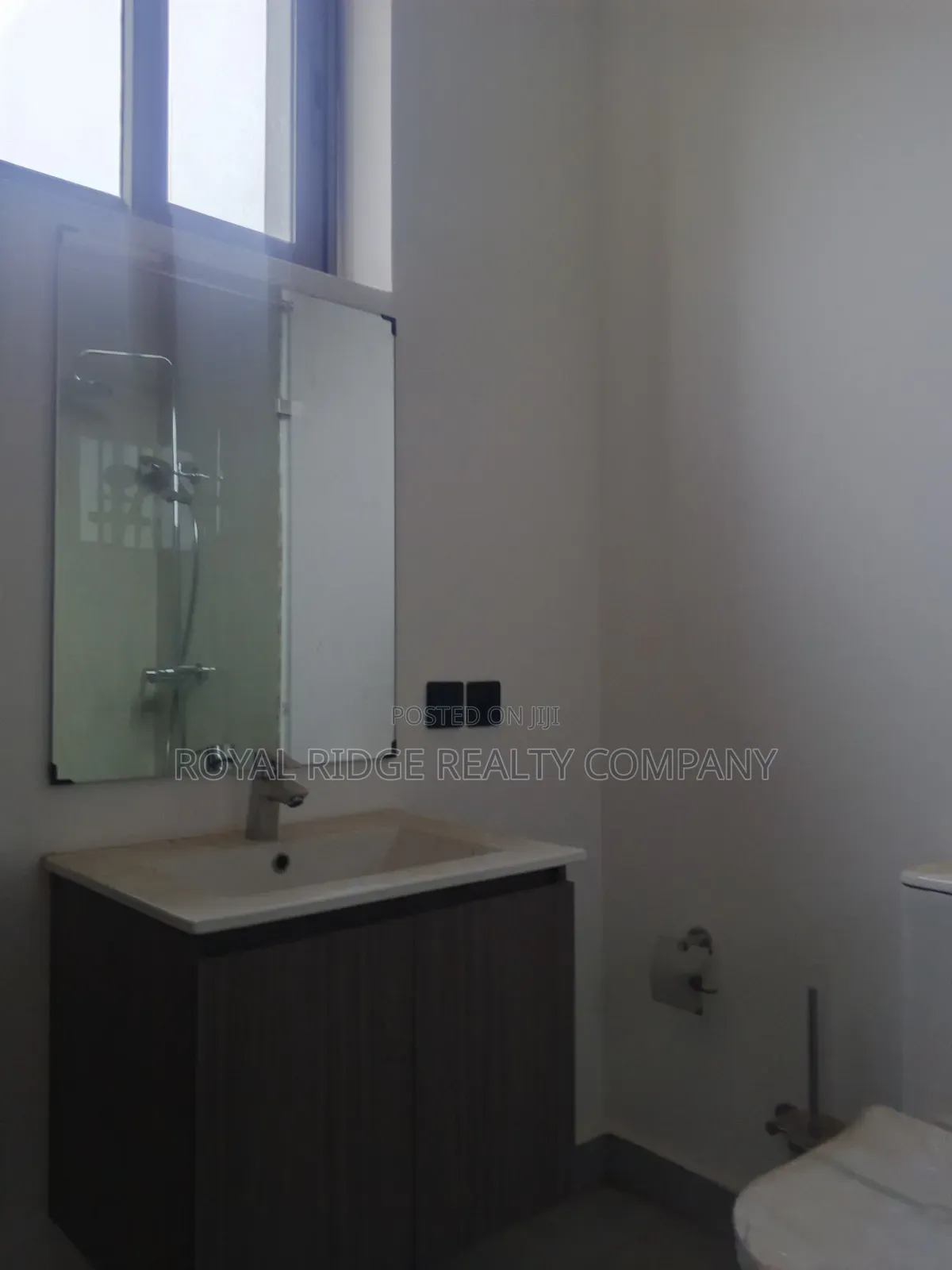 4bdrm Apartment in Manet Close To East, Accra Metropolitan for rent