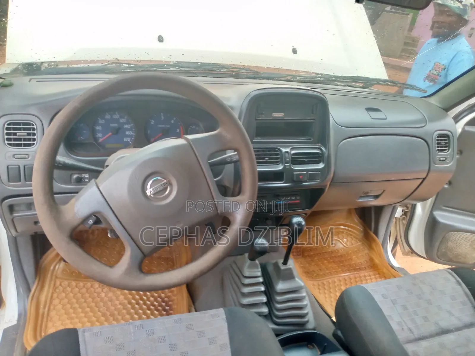 Nissan Hardbody 2010 White