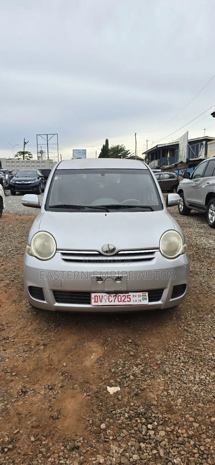 Toyota Sienta 1.5 FWD 2010 Silver
