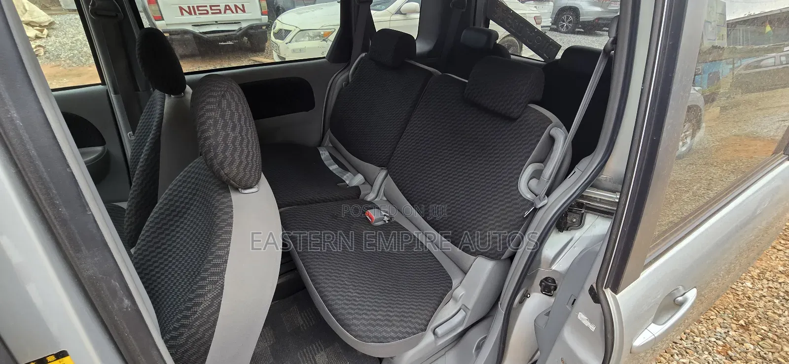 Toyota Sienta 1.5 FWD 2010 Silver