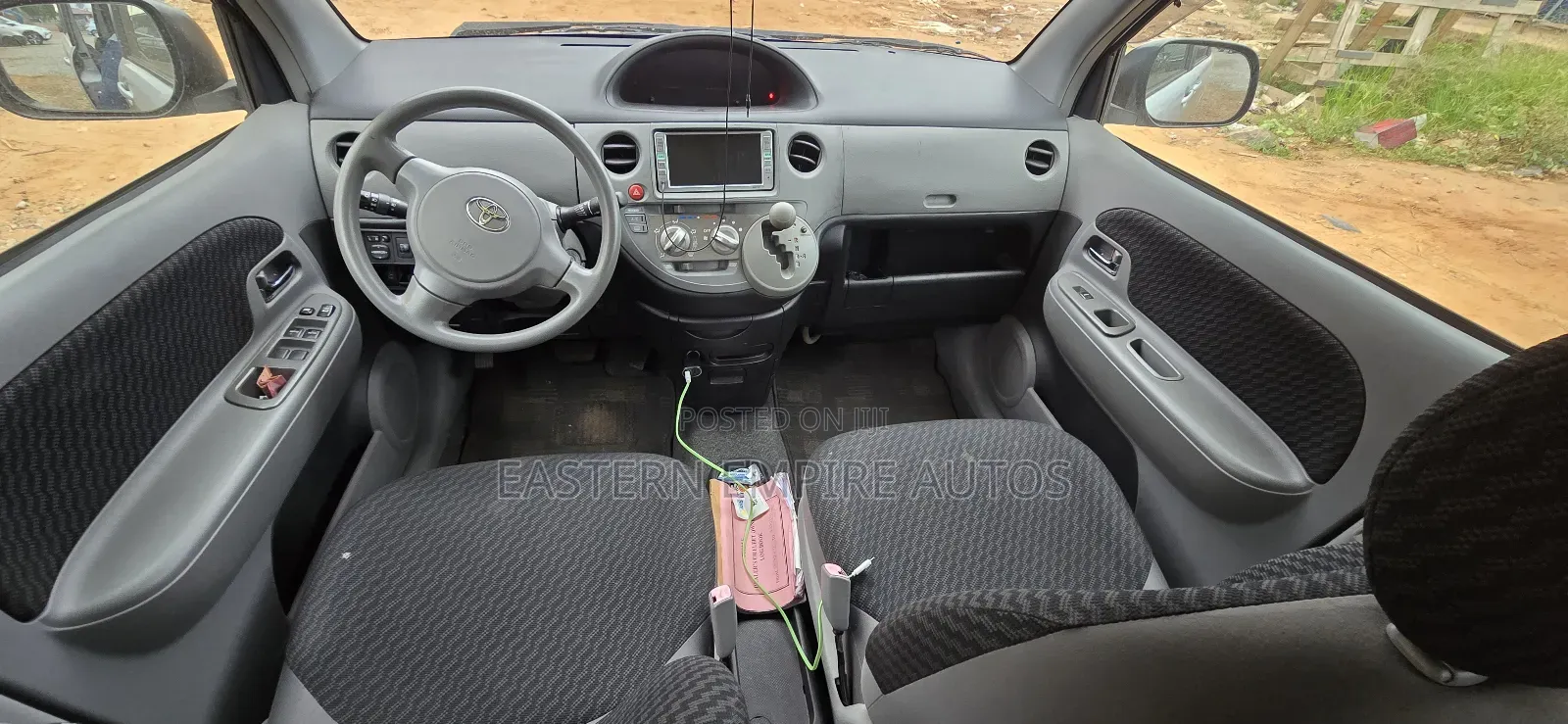 Toyota Sienta 1.5 FWD 2010 Silver