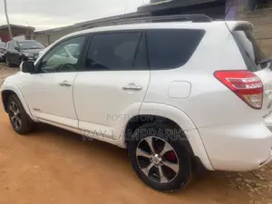Toyota RAV4 2.5 Limited 2010 White