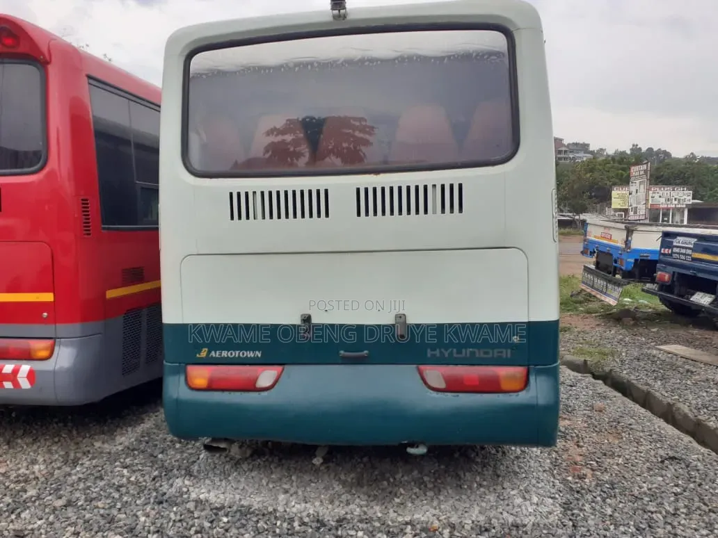 Hyundai Universe 2010 White
