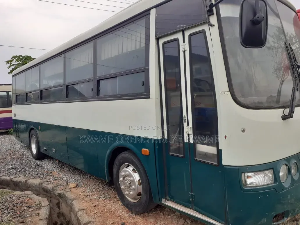 Hyundai Universe 2010 White