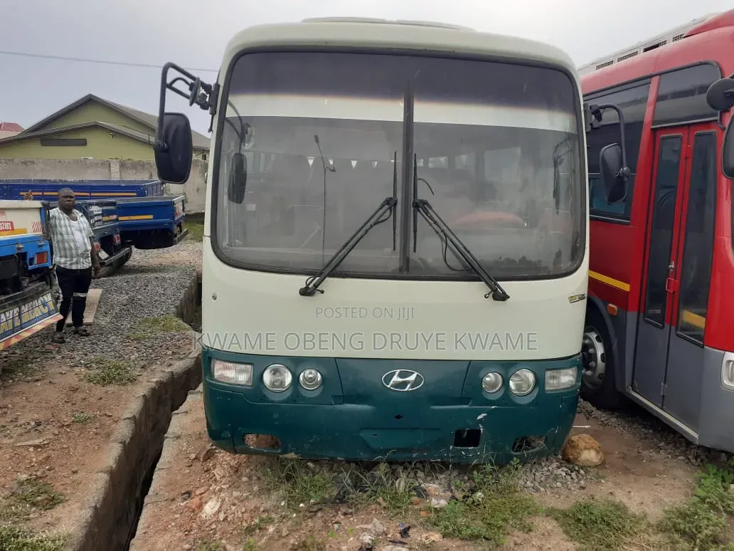 Hyundai Universe 2010 White