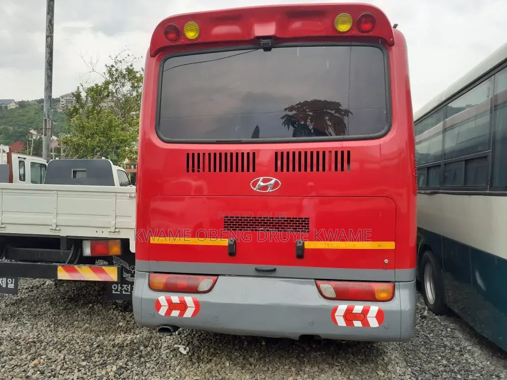 Hyundai Universe 2012 Red