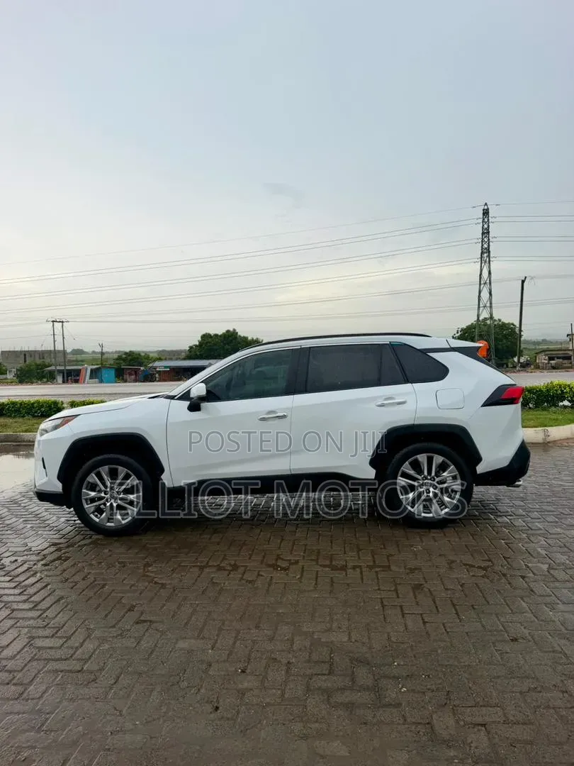 Toyota RAV4 2023 White