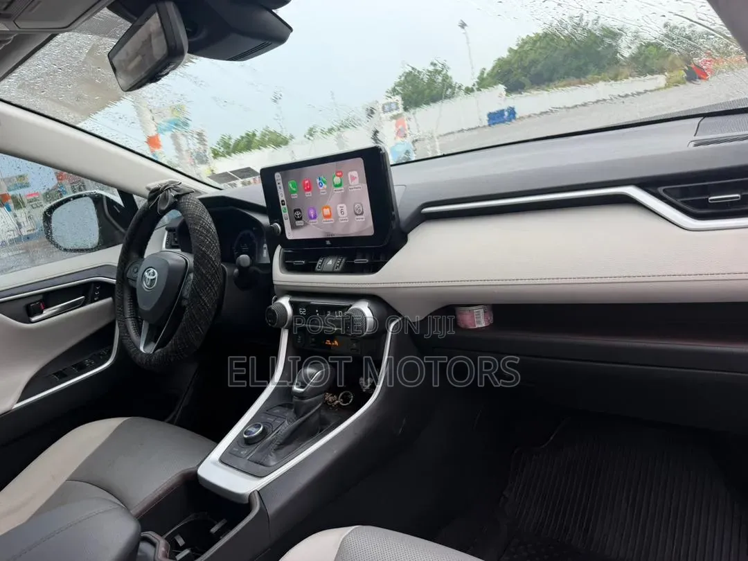 Toyota RAV4 2023 White