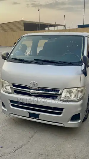 Toyota Grand HiAce 2013 Silver
