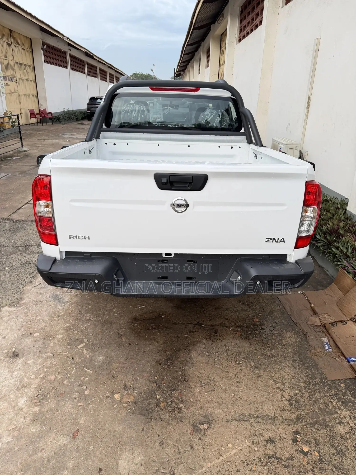 New Nissan Pick-Up 2025 White