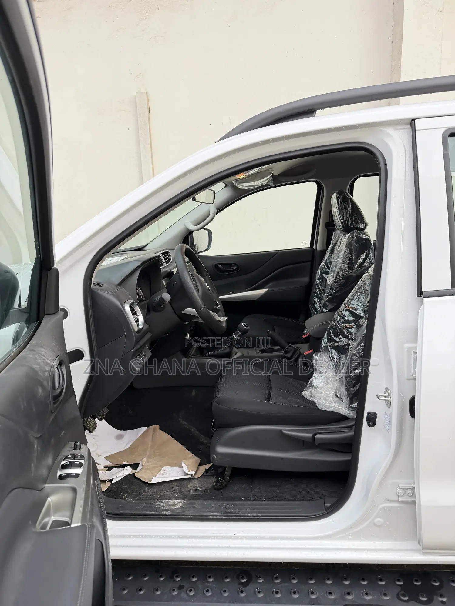 New Nissan Pick-Up 2025 White