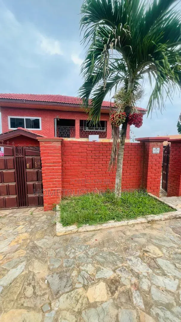 4bdrm Duplex in Ashongman, Police Station for sale