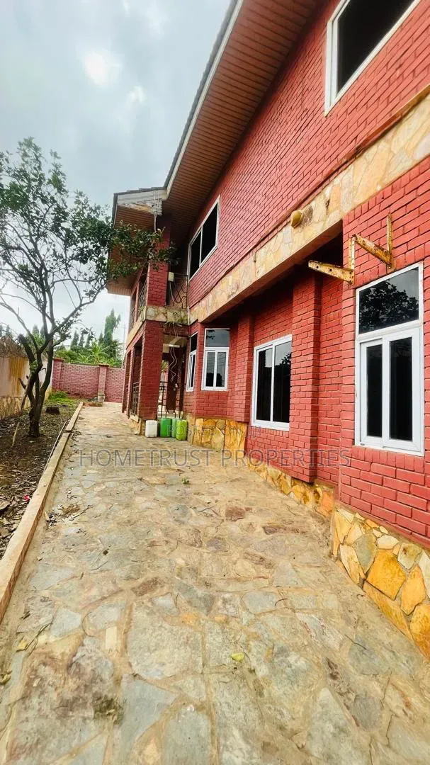 4bdrm Duplex in Ashongman, Police Station for sale